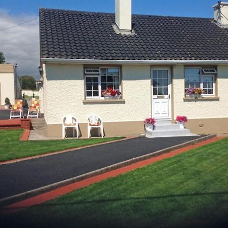 Village Cottage Dunkineely Exterior foto